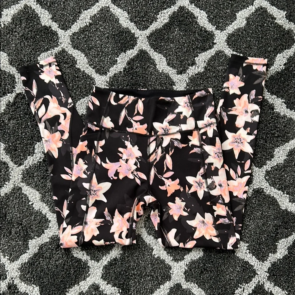 Victoria’s Secret Black Floral Leggings 8 - Picture 3 of 6